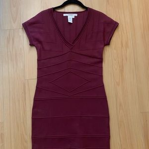 Studio M Bodycon Burgundy Short Sleeve Mini Dress